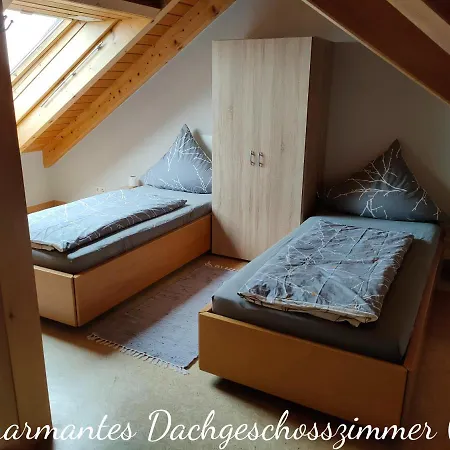 B&B Waghaeusel - Charmante Dachgeschosszimmer Im Privathaus
