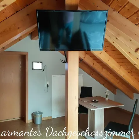 Homestay B&B Waghaeusel - Charmante Dachgeschosszimmer Im Privathaus