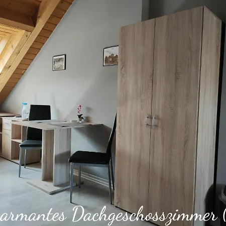 Homestay B&B Waghaeusel - Charmante Dachgeschosszimmer Im Privathaus *