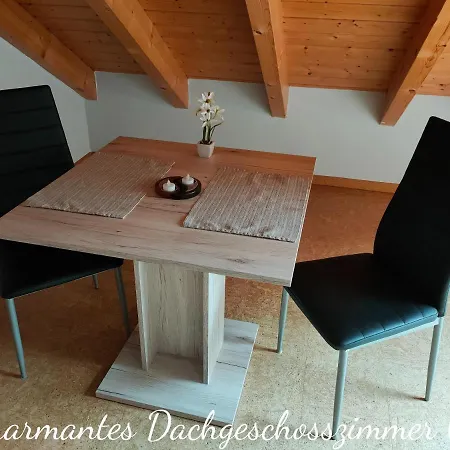B&B Waghaeusel - Charmante Dachgeschosszimmer Im Privathaus Homestay Waghaeusel