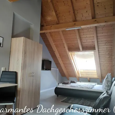 B&B Waghaeusel - Charmante Dachgeschosszimmer Im Privathaus * Waghaeusel