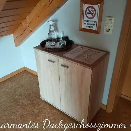 B&B Waghaeusel - Charmante Dachgeschosszimmer Im Privathaus *