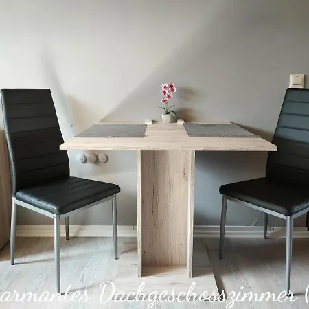 B&B Waghaeusel - Charmante Dachgeschosszimmer Im Privathaus *