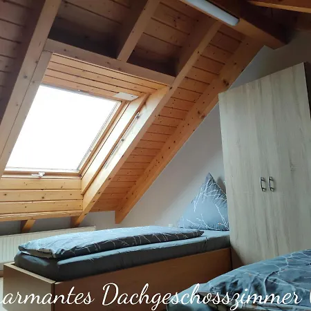 B&B Waghaeusel - Charmante Dachgeschosszimmer Im Privathaus Homestay