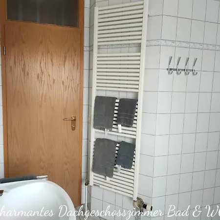 B&B Waghaeusel - Charmante Dachgeschosszimmer Im Privathaus Homestay
