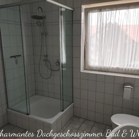 B&B Waghaeusel - Charmante Dachgeschosszimmer Im Privathaus Homestay Waghaeusel